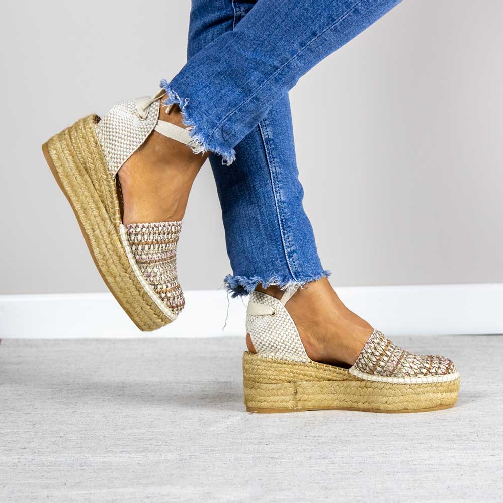 Alpargata con cuña Cloe Beig.