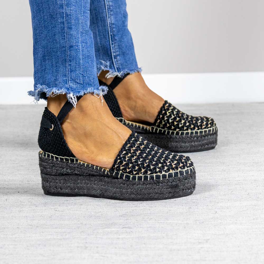 Alpargata con cuña Sara Negro.