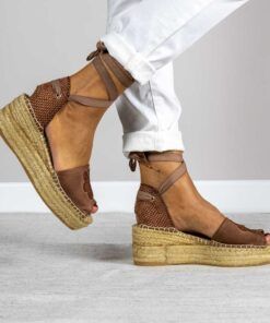 Alpargata con cuña Clara Cuero.