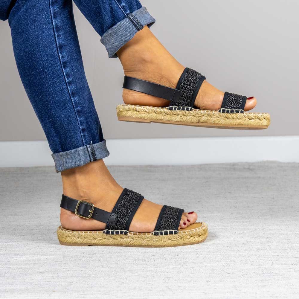 Alpargata plana Valeria Negra.